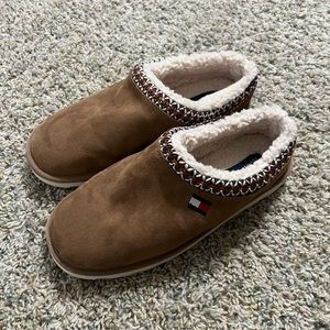 Tommy Hilfiger slipper shoes - tan
Size 8